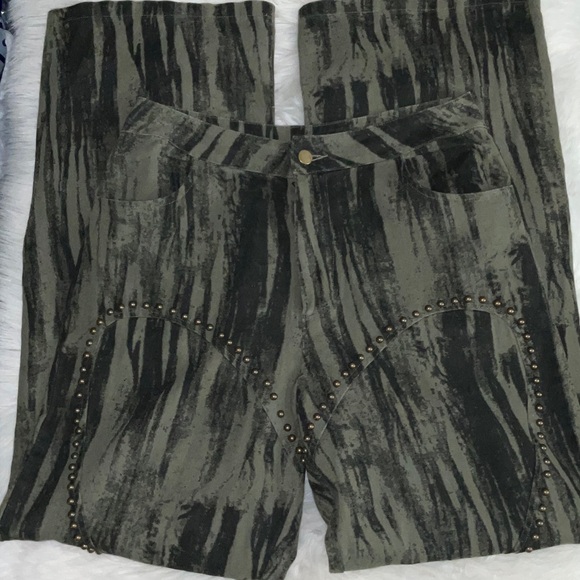 Concrete Safari Studded Wide Leg Pant - Picture 4 of 10